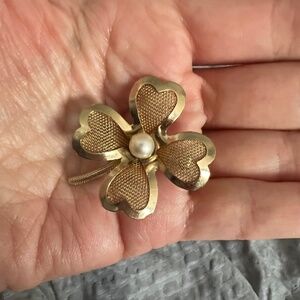 Coro gold tone and pearl clover pin